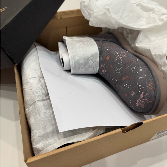 UGG Gray Starry Night Boots - Picture 6 of 7